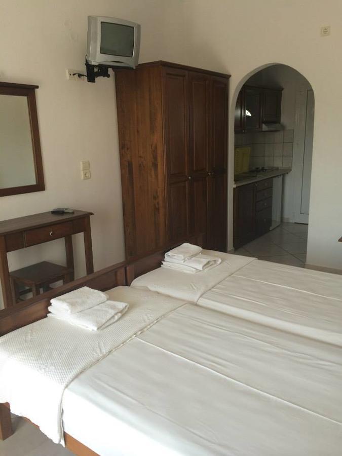 Gogas Palace Aparthotel Ammoudia Exteriör bild