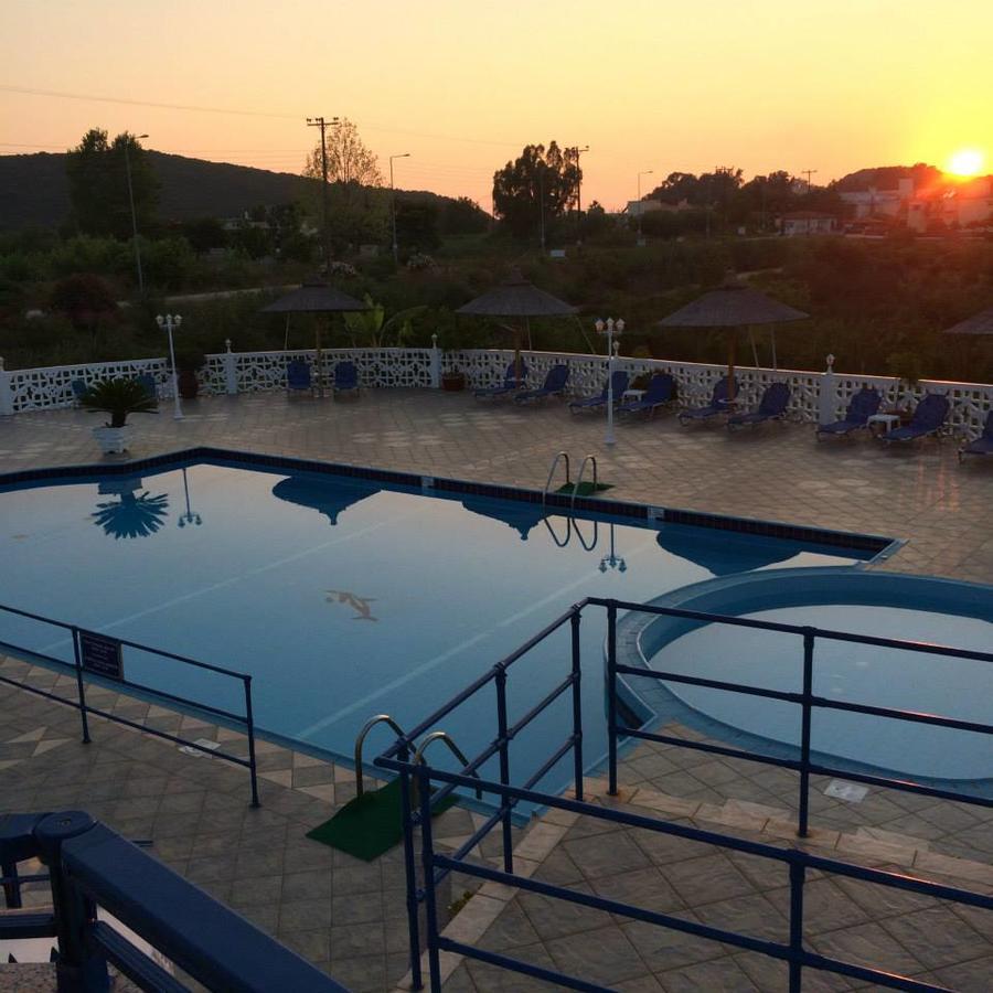 Gogas Palace Aparthotel Ammoudia Exteriör bild